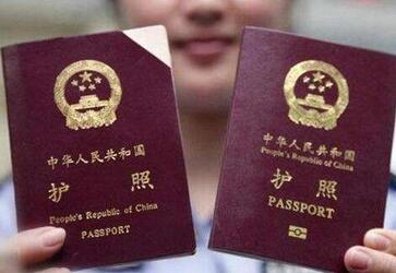 有澳大利亚签证可以持新旧护照一起出国吗？